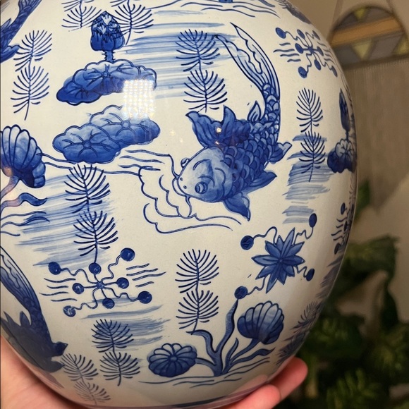 Vintage Blue and White Chinoiserie Koi Vase Blue Willow Style Hollywood Regency - Picture 4 of 8
